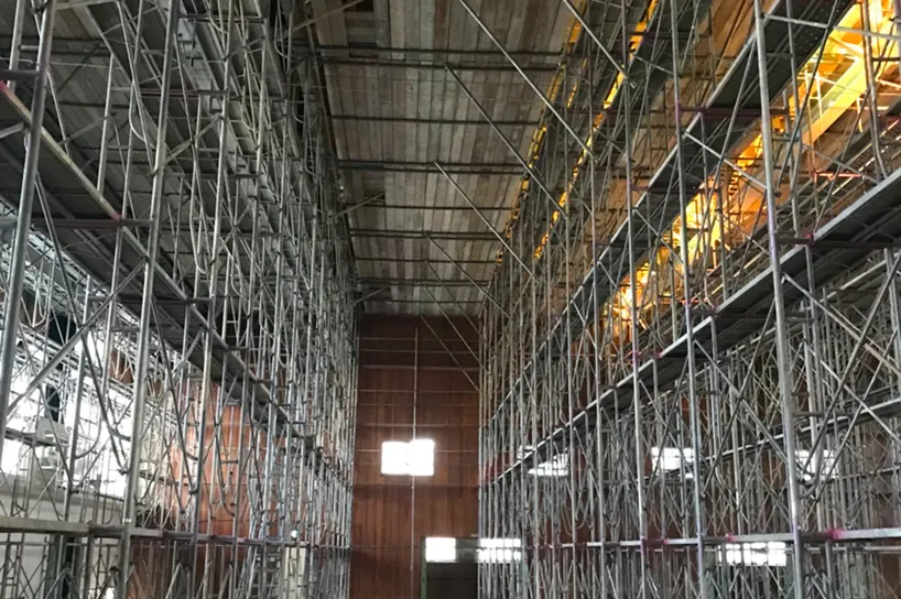 足場工事の施工例